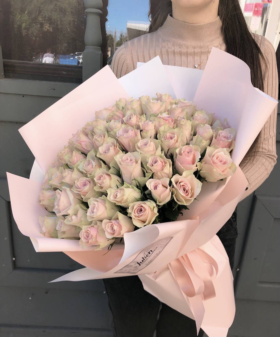 50 pale pink roses