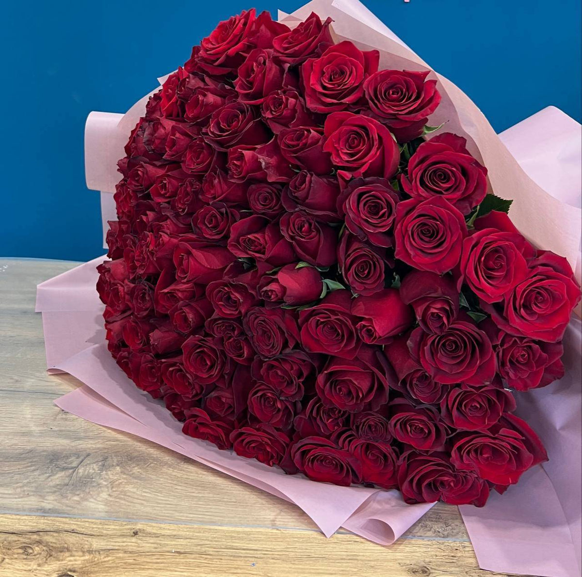 Bouquet of 100 red roses