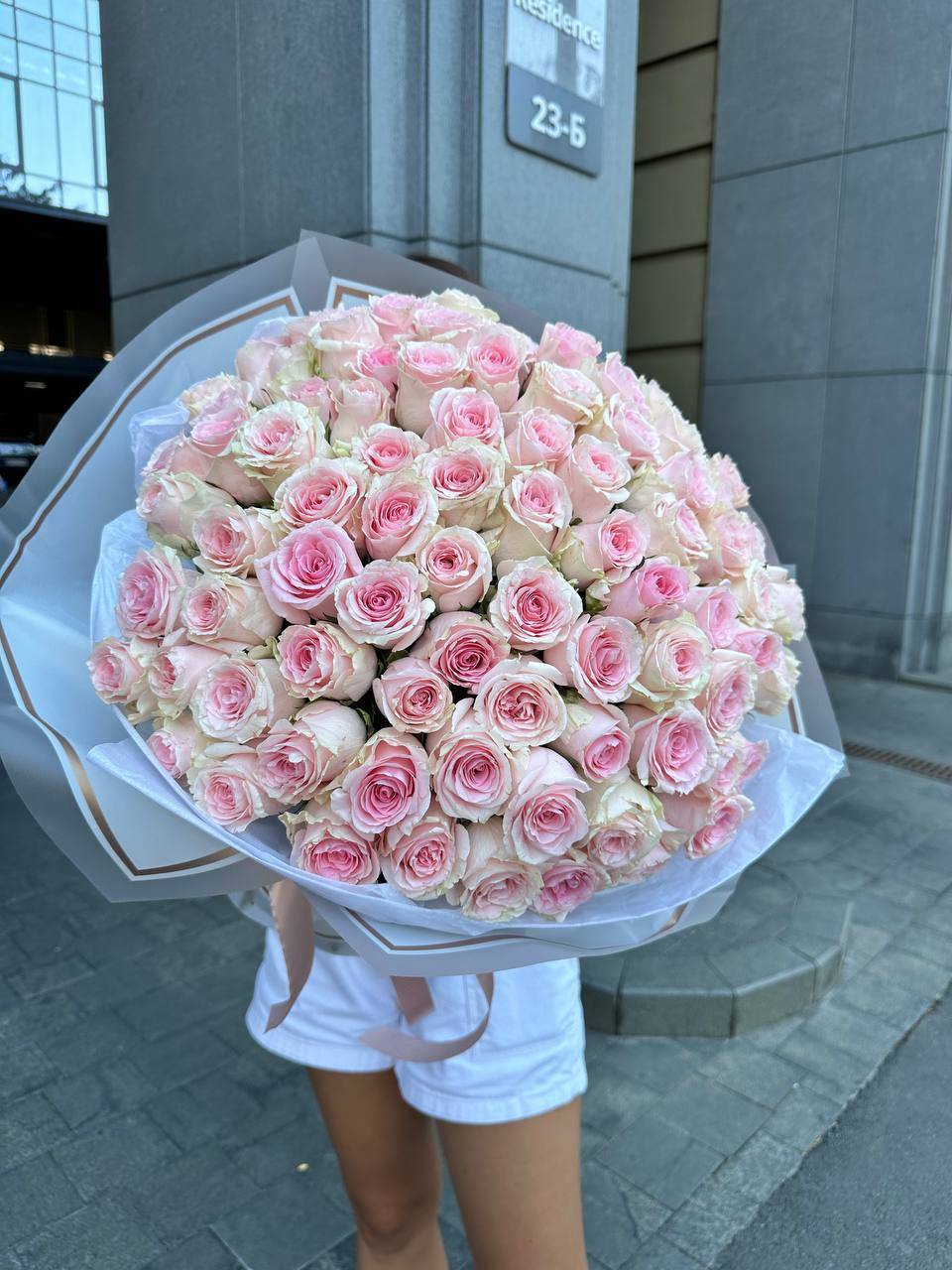 Hand-Tied Bouquet of 100 Beautiful Pink Roses
