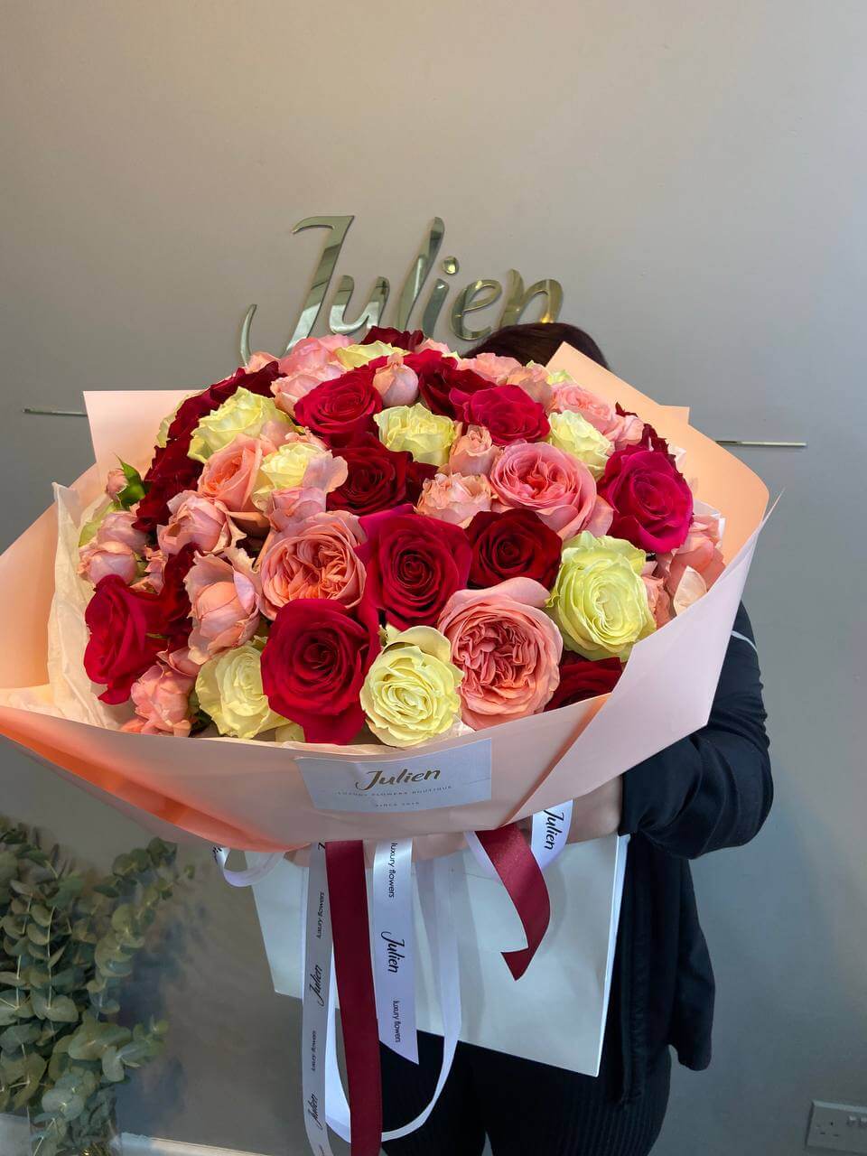 Bouquet of mixed roses