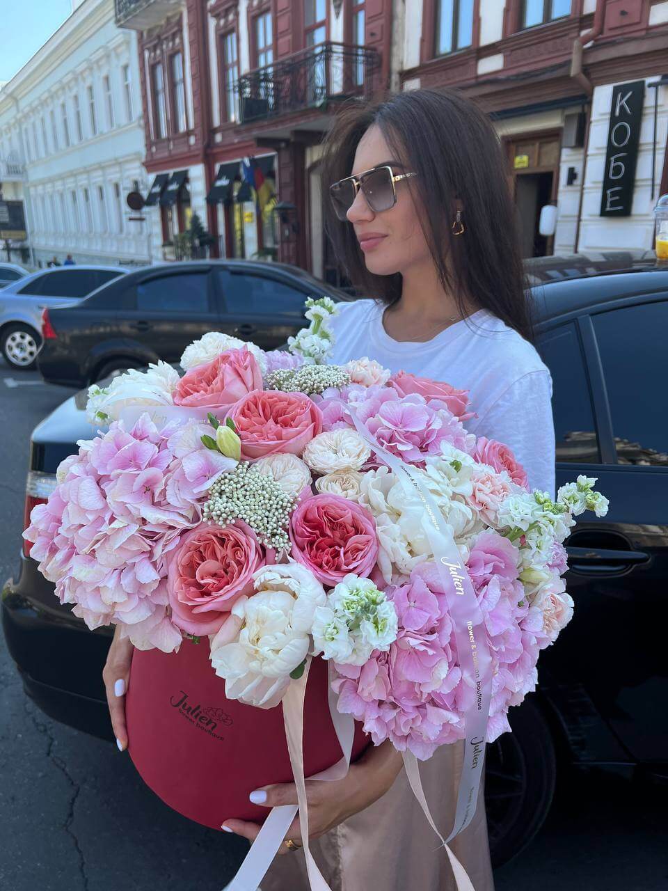 Luxury Hatbox Arrangement with Hydrangeas & Garden Roses