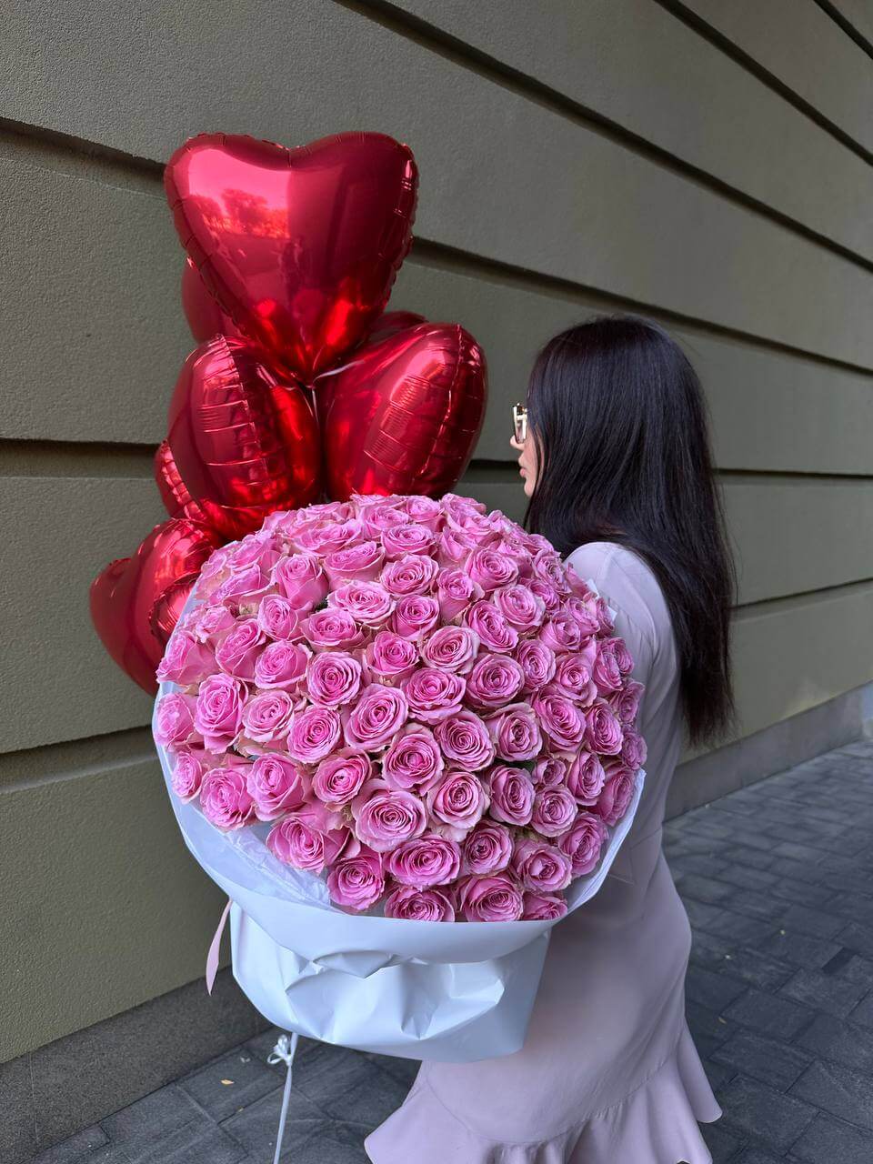 Bouquet of 100 crimson roses