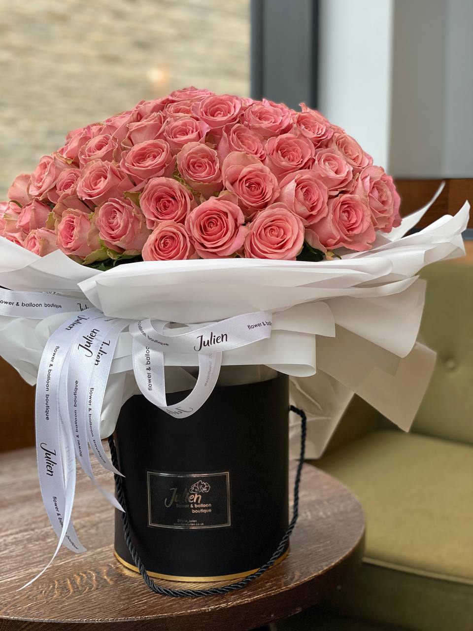 100 roses in the box