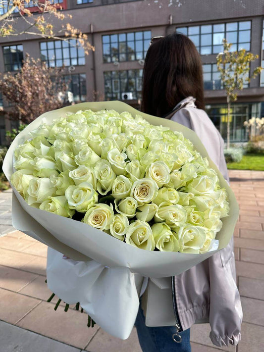 Bouquet of 100 white roses