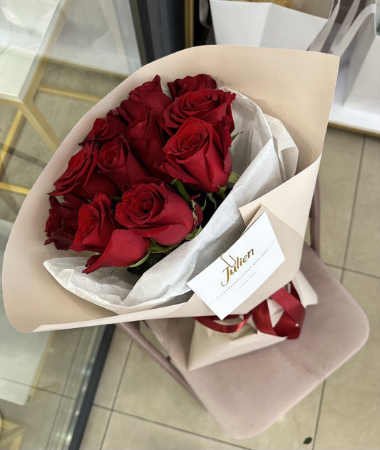 Bouquet of 10 red roses