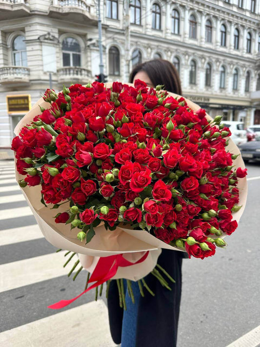 Bouquet of red spray roses