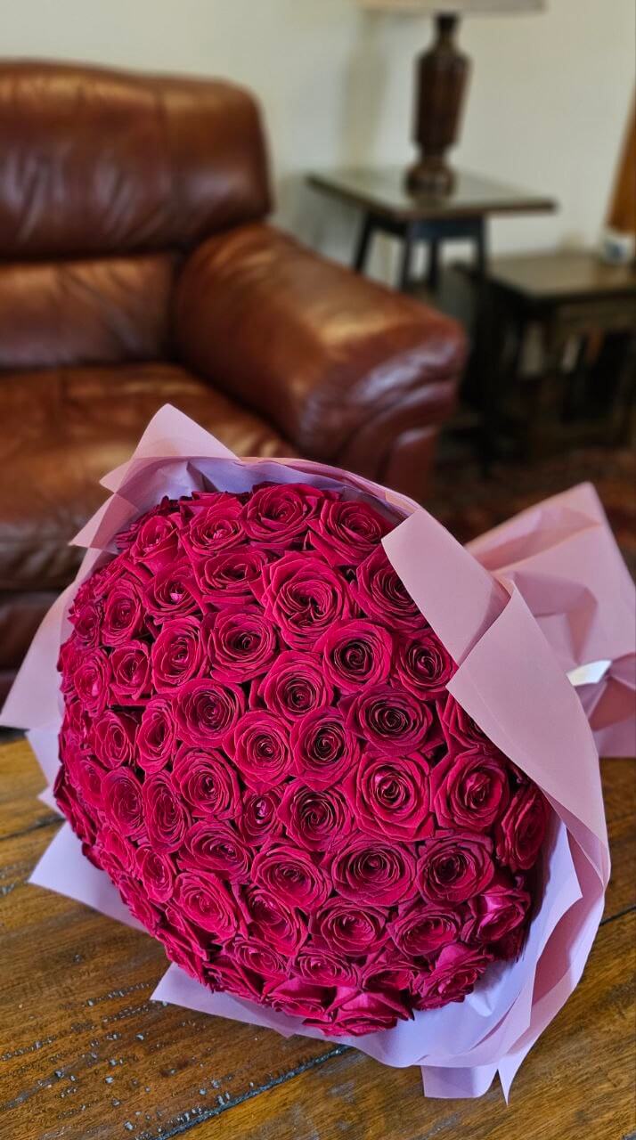 Luxury Hand-Tied Bouquet of 100 Red Roses