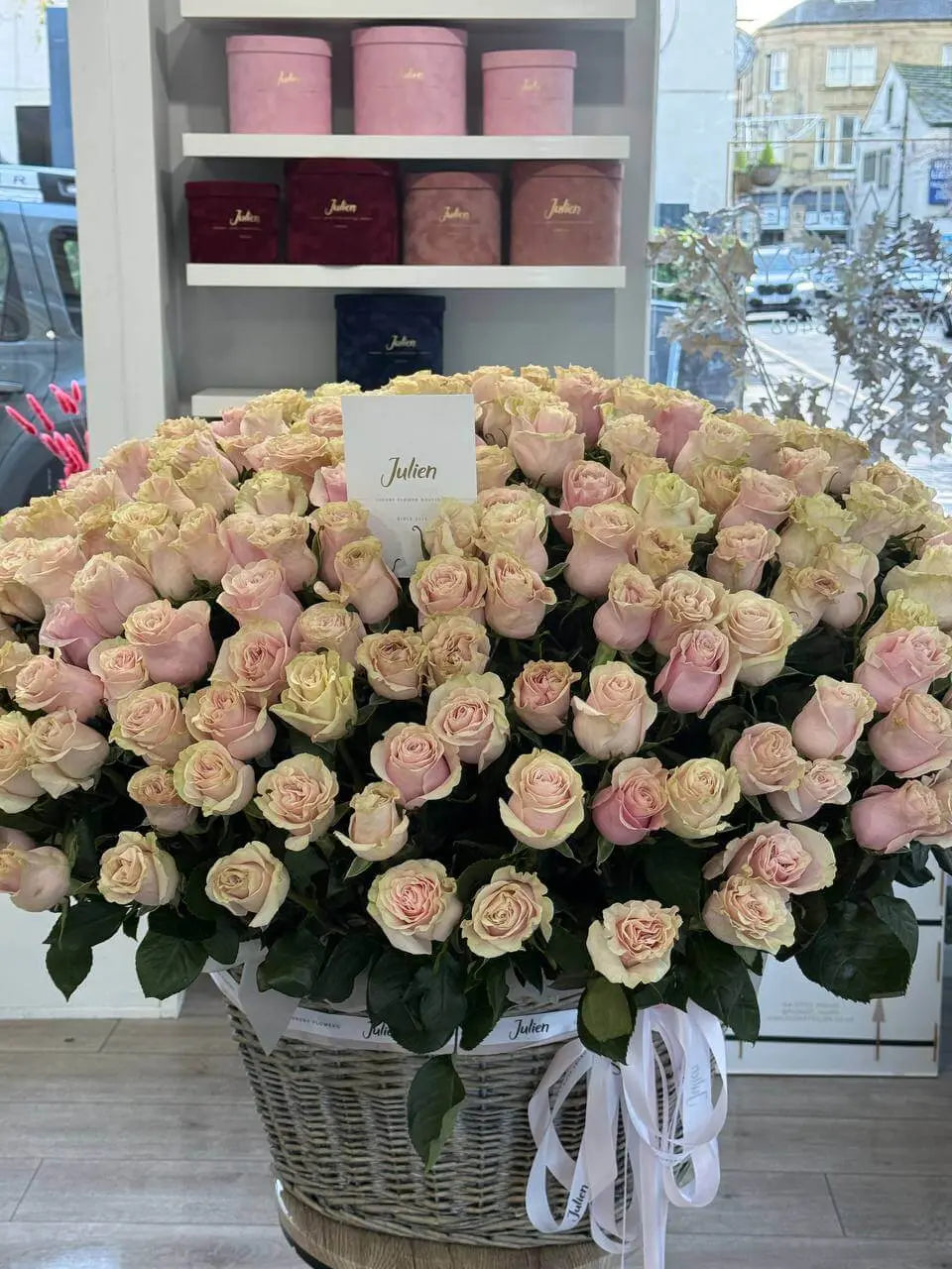 The Belgravia Antique Sovereign — 300 Blush & Apricot Cream Garden Rose Basket