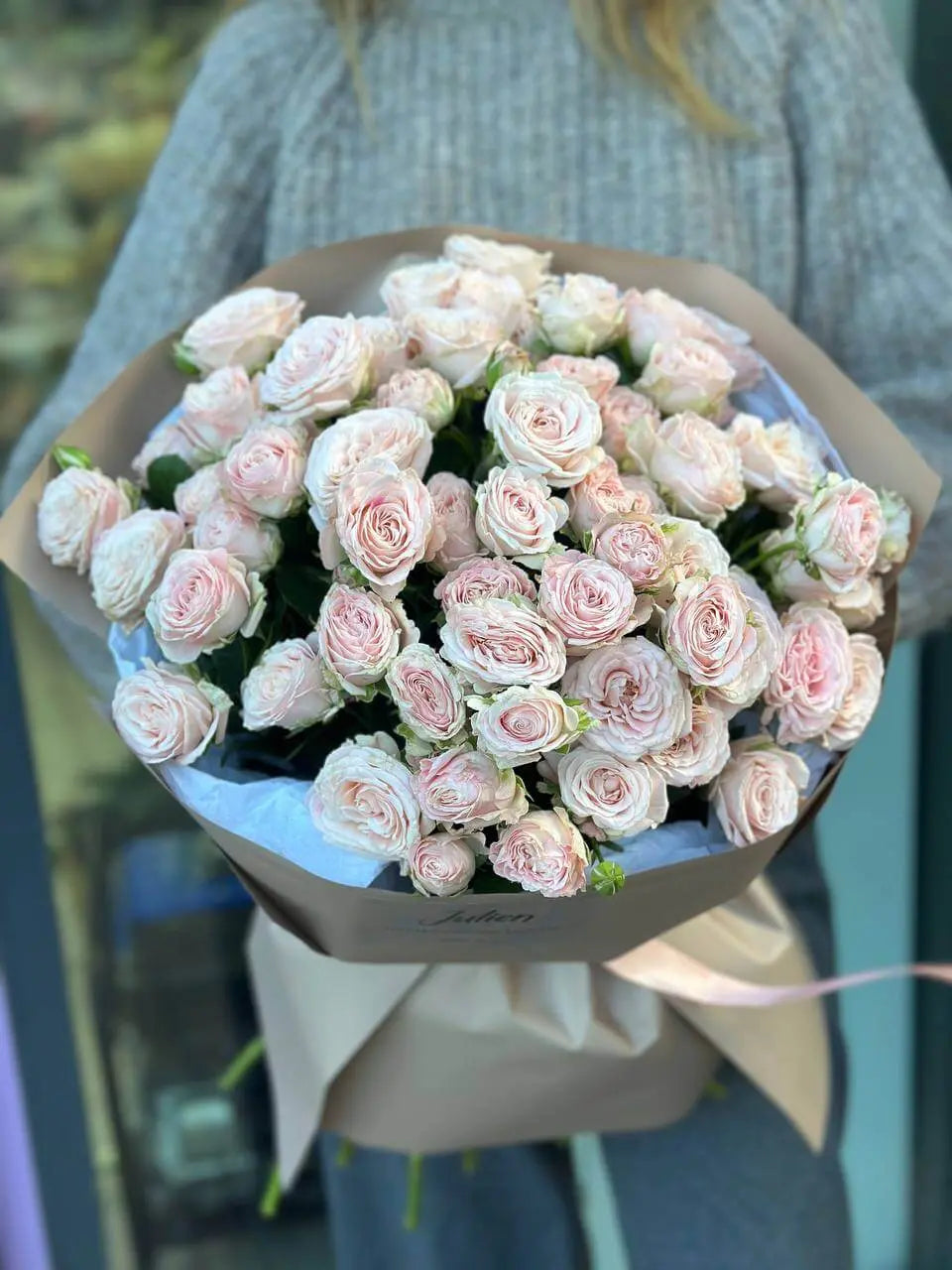 The Richmond Blush — Luxury Spray Rose Hand-Tied Bouquet